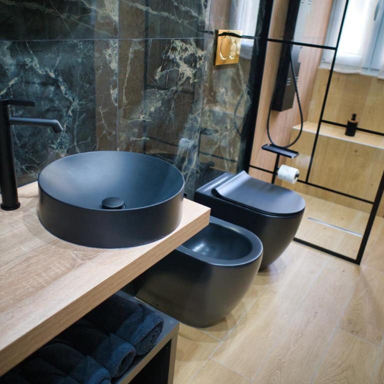Torino d'Amare Suite - King Room with Spa Bath - 26