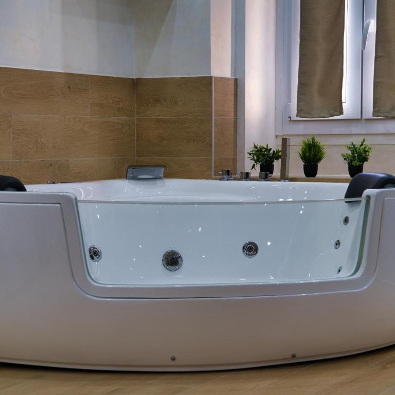 Torino d'Amare Suite - King Room with Spa Bath - 24