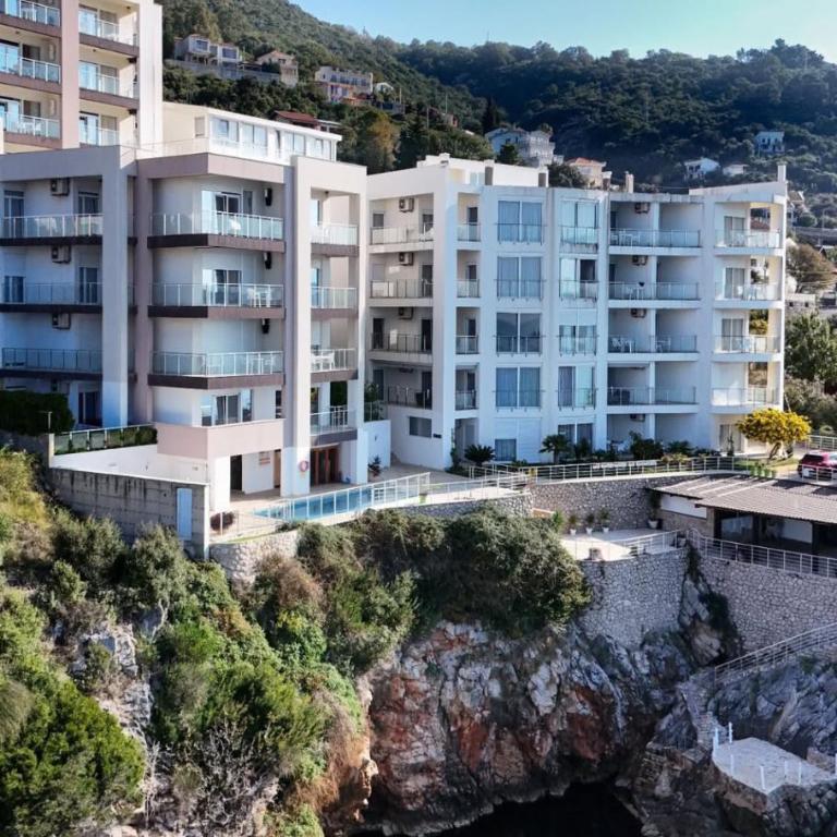Paradise beachfront view 1 - Two-Bedroom Apartment - 8