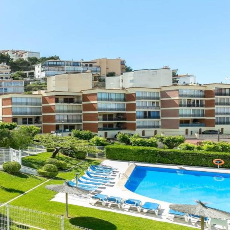 Apartment in Roses with Pool and Terrace - Three-Bedroom Apartment - 9