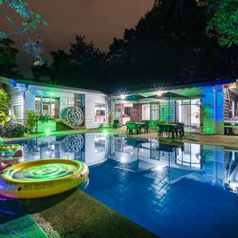 Bachelor Party Guard Jacuzzi Pool - Villa - 1