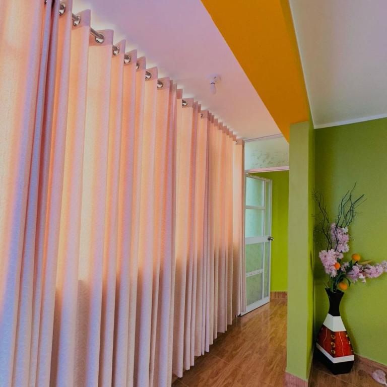Departamento completo cerca de la Plaza ,cocina equipada y vista a la ciudad - Apartamento de 3 dormitorios con vistas a las montañas - 1