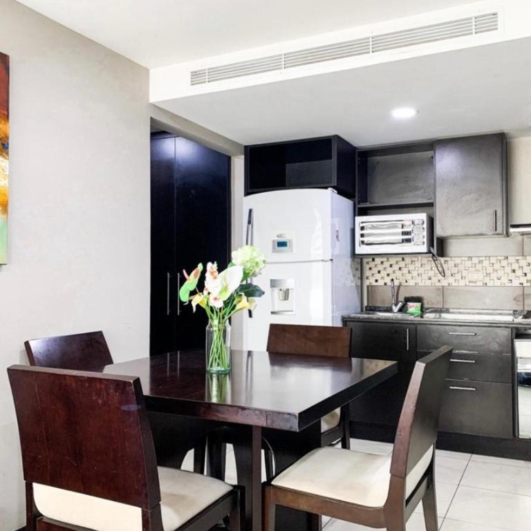 Depa familiar en piso alto vistas espectaculares - Family Two-Bedroom Apartment with View - 3