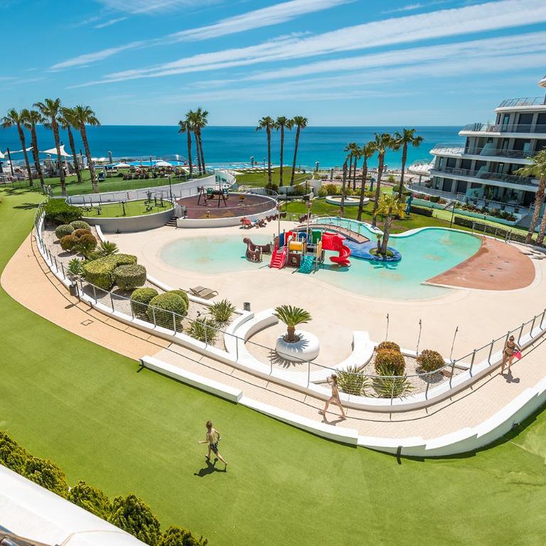 Luxury Seaview Beachfront Apartment Pools,Jacuzzi,Gym - Two-Bedroom Apartment with Terrace and Sea View - 24