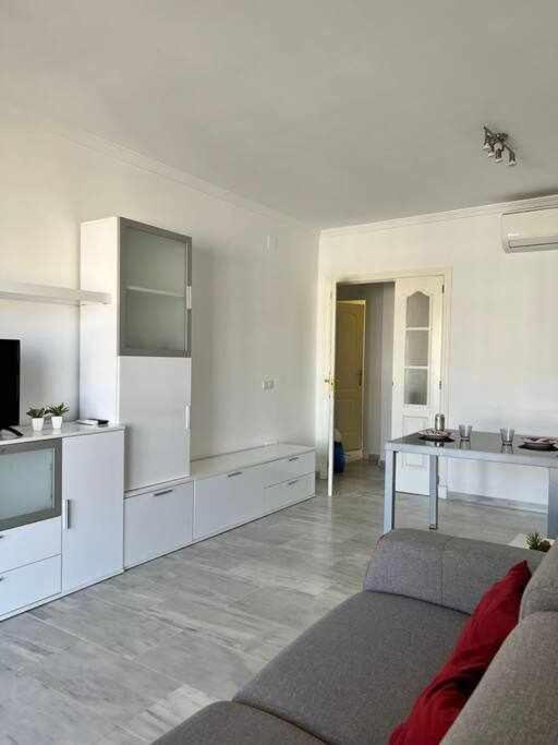 1 rooms con garaje frente Puerto Estepona - Apartamento con vistas al mar - 3