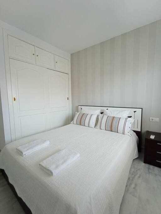 1 rooms con garaje frente Puerto Estepona - Apartamento con vistas al mar - 16
