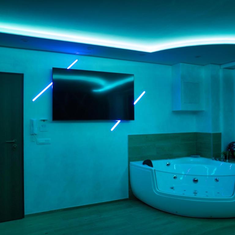 Torino d'Amare Suite - King Room with Spa Bath - 58