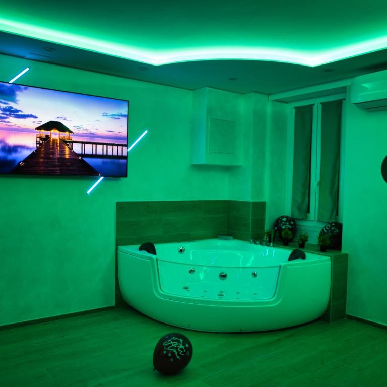Torino d'Amare Suite - King Room with Spa Bath - 56