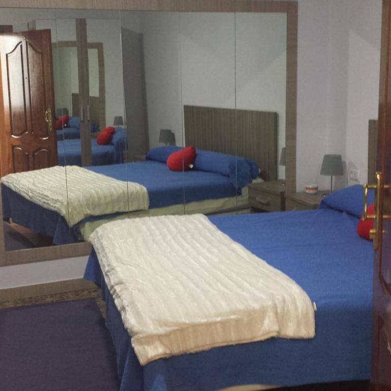 Alojamiento Jose Carlos - Habitación con cama extragrande y bañera de hidromasaje - 2