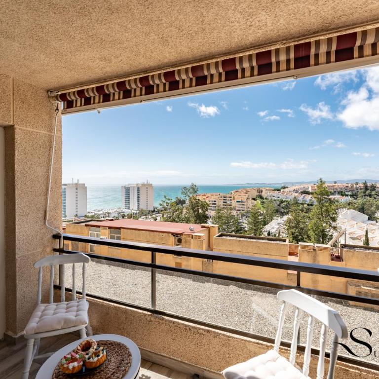 Marvelous views, pools, steps to the beach! - One-Bedroom Apartment with Balcony and Sea View - 1
