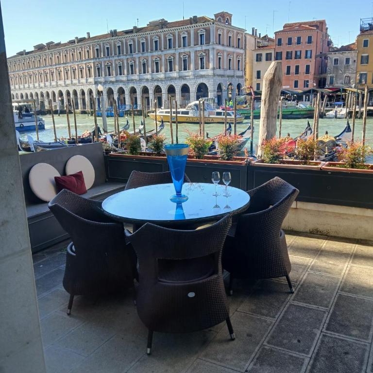 Grand Canal Diamond - Two -Bedroom Apartment with Terrace and Canal View - 54