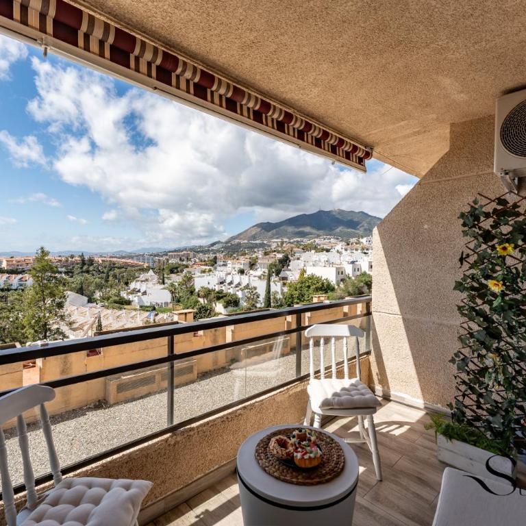 Marvelous views, pools, steps to the beach! - One-Bedroom Apartment with Balcony and Sea View - 2