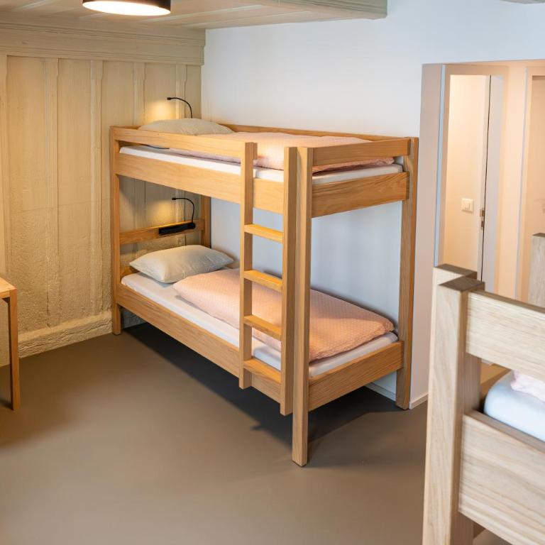 Martigny Youth Hostel - Bett im Männerschlafsaal mit 4 Betten - 3