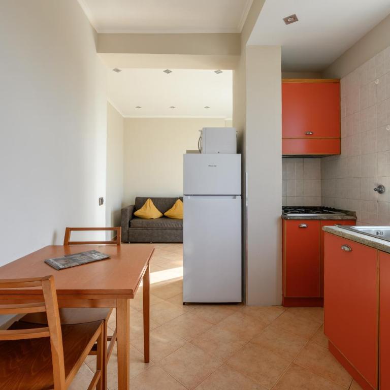 Crosti Apartments - Appartamento con Balcone - 16