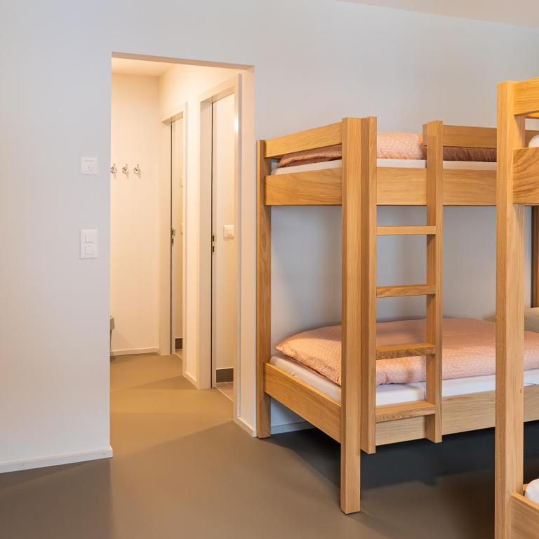 Martigny Youth Hostel - Einzelbett im Schlafsaal mit 6 Betten - 4