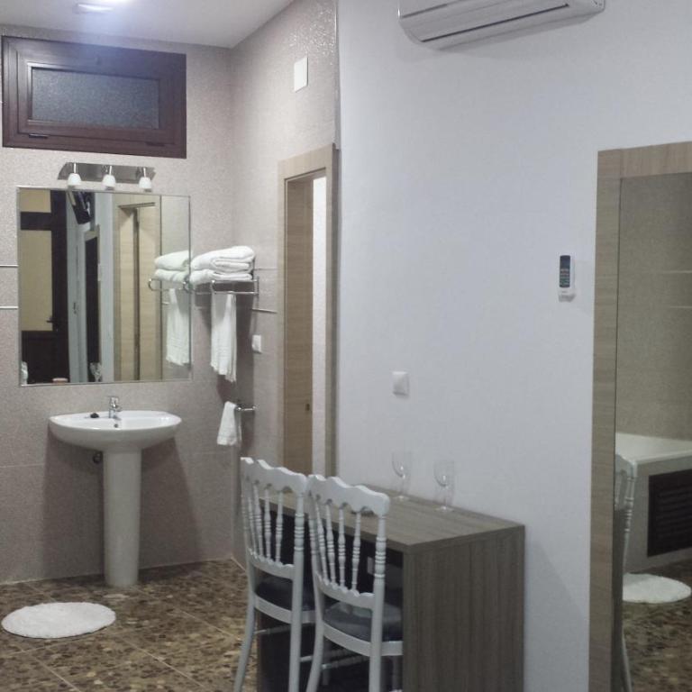 Alojamiento Jose Carlos - Habitación con cama grande y bañera de hidromasaje - 7