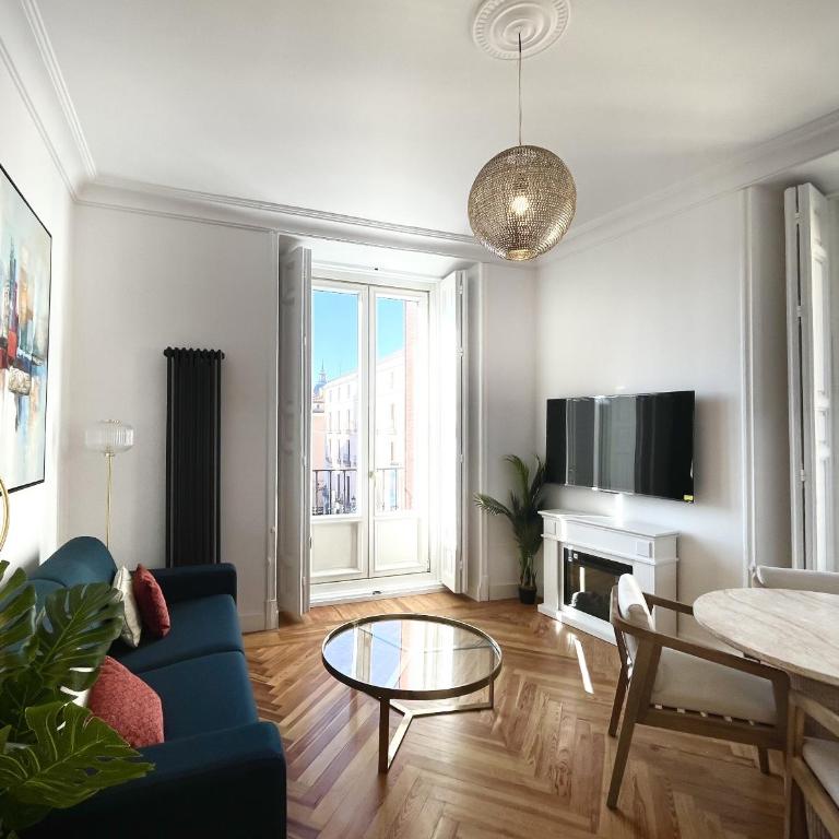 dPLACE to Be - Apartamentos de Lujo en Centro Histórico - Deluxe Two-Bedroom Apartment with Garden View - 4