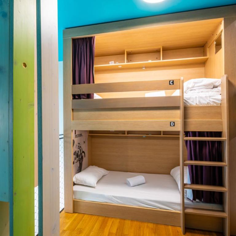 The People - Strasbourg - Chambre Quadruple en Duplex - 8