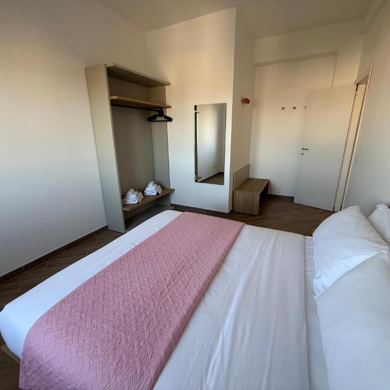 Appartamento per Famiglie - Metro A - 20min dal Centro - Appartamento con 2 Camere da Letto - 21