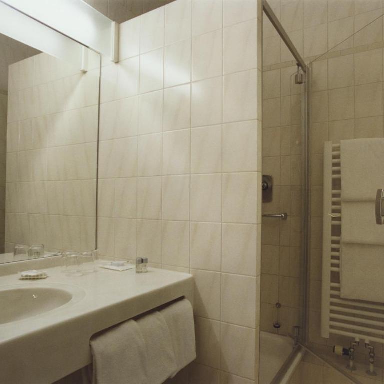 Hotel Jedermann - Standard Familienzimmer mit Verbindungstür - 4