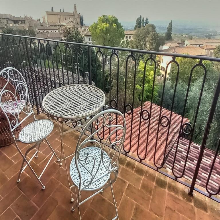 Casa nella Corte nel Centro di San Gimignano con balcone panoramico wifi e garage auto privato - Two-Bedroom Apartment with Balcony - 5