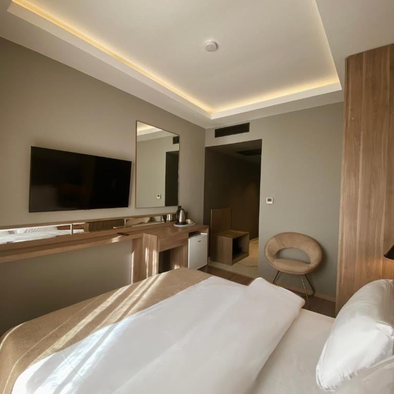 Viola Hotel Budva - Superior Double Room - 2