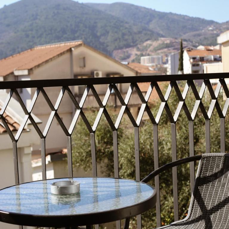 Viola Hotel Budva - Twin Room - 10