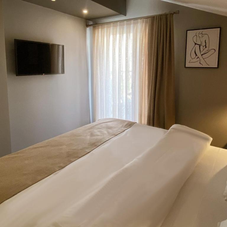 Viola Hotel Budva - One-Bedroom Apartment with Sea View and Balcony - 2