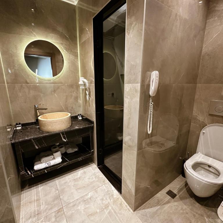 Viola Hotel Budva - One-Bedroom Apartment with Sea View and Balcony - 5