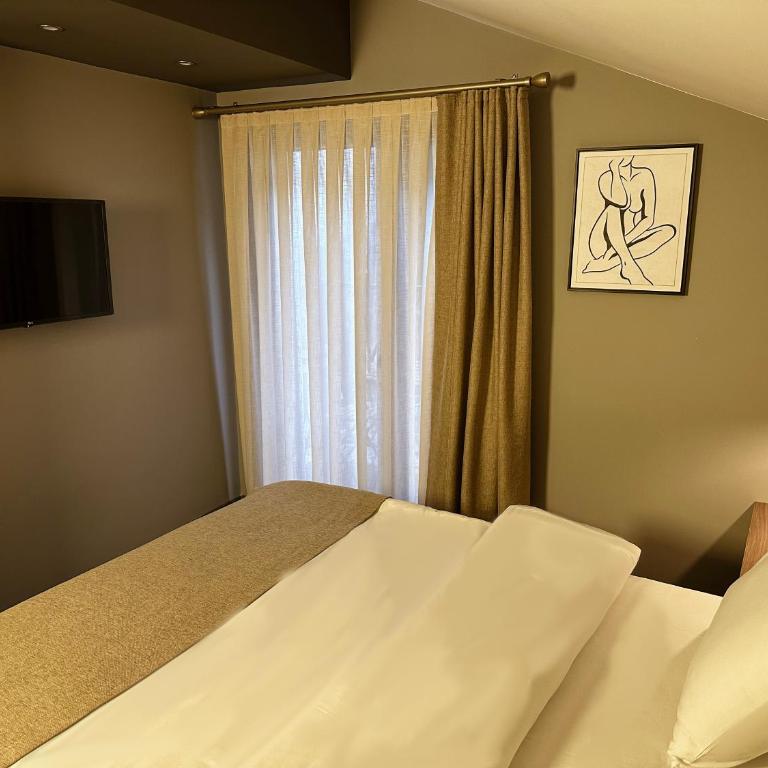 Viola Hotel Budva - One-Bedroom Apartment with Sea View and Balcony - 9