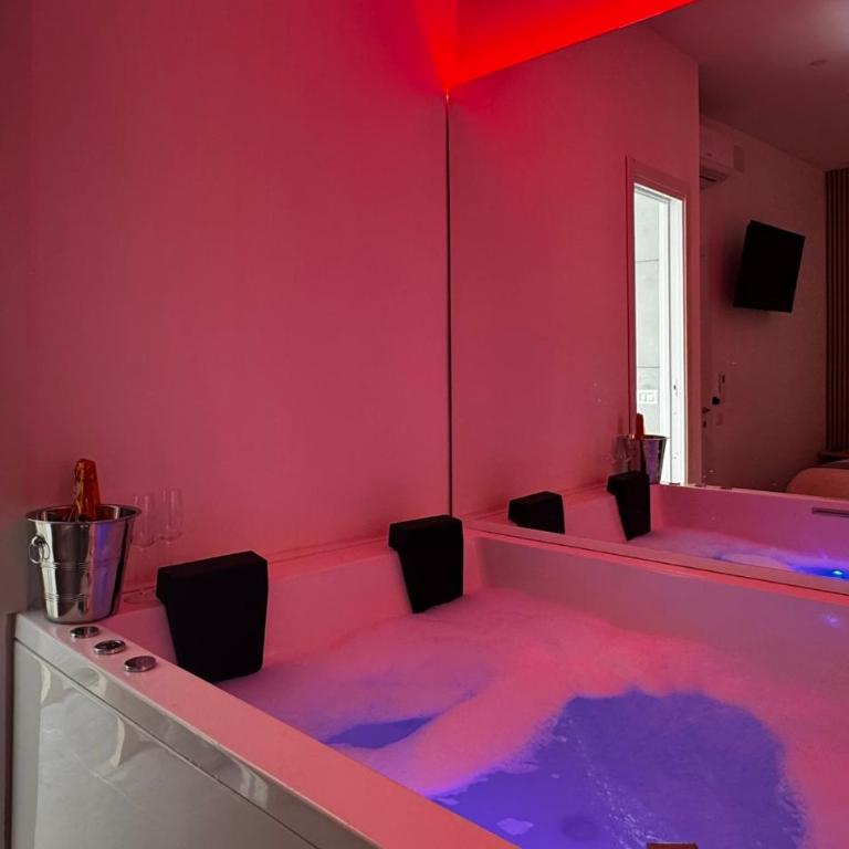 Scugnizzo Apartment - One-Bedroom Apartment with Spa Bath - 5