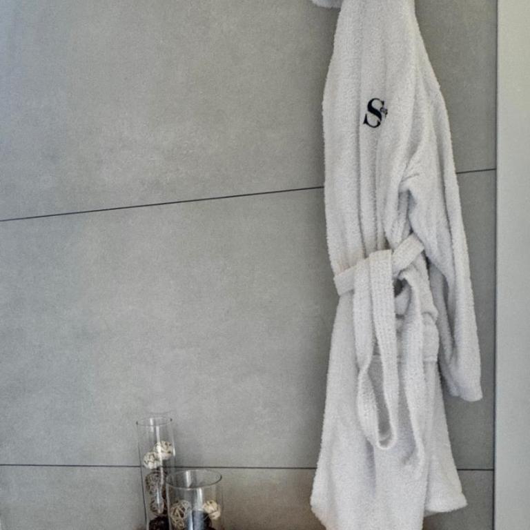 Scugnizzo Apartment - One-Bedroom Apartment with Spa Bath - 8