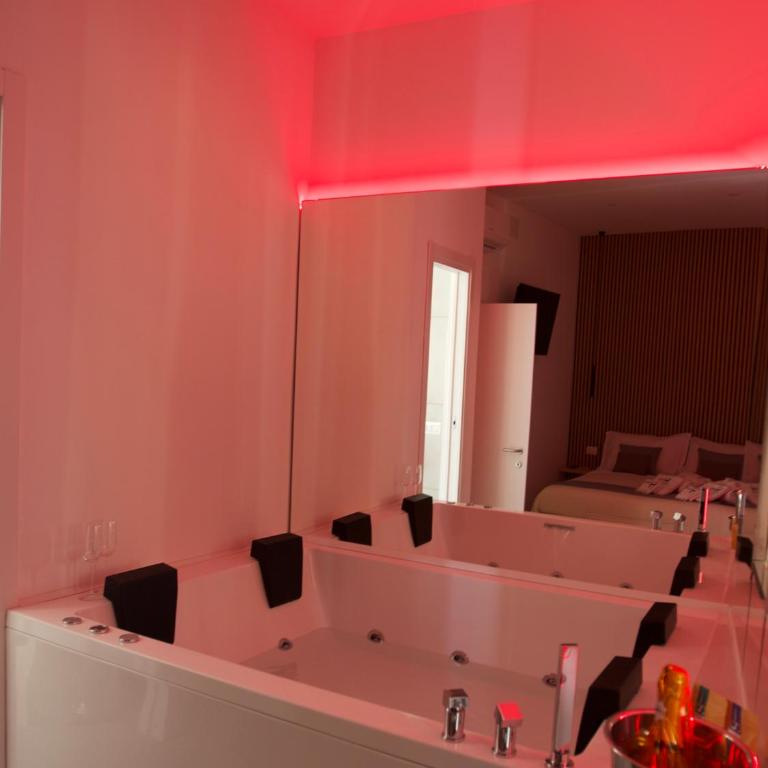 Scugnizzo Apartment - One-Bedroom Apartment with Spa Bath - 35