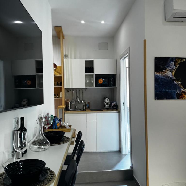 Scugnizzo Apartment - One-Bedroom Apartment with Spa Bath - 32