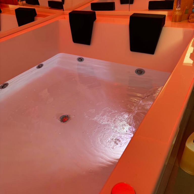 Scugnizzo Apartment - One-Bedroom Apartment with Spa Bath - 24