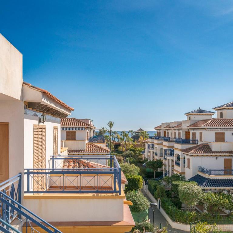 Apartamento ROSA del MAR Playas de Vera Ático en Primera Línea de Playa Piscina al Aire Libre Aparcamiento Gratuito WiFi Muy Rápido Acogedor con Calefacción - Appartement 2 Chambres - 5