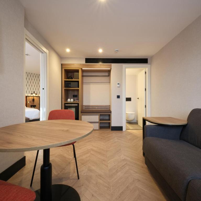 Catalonia Park Putxet - Deluxe Family Room - 7