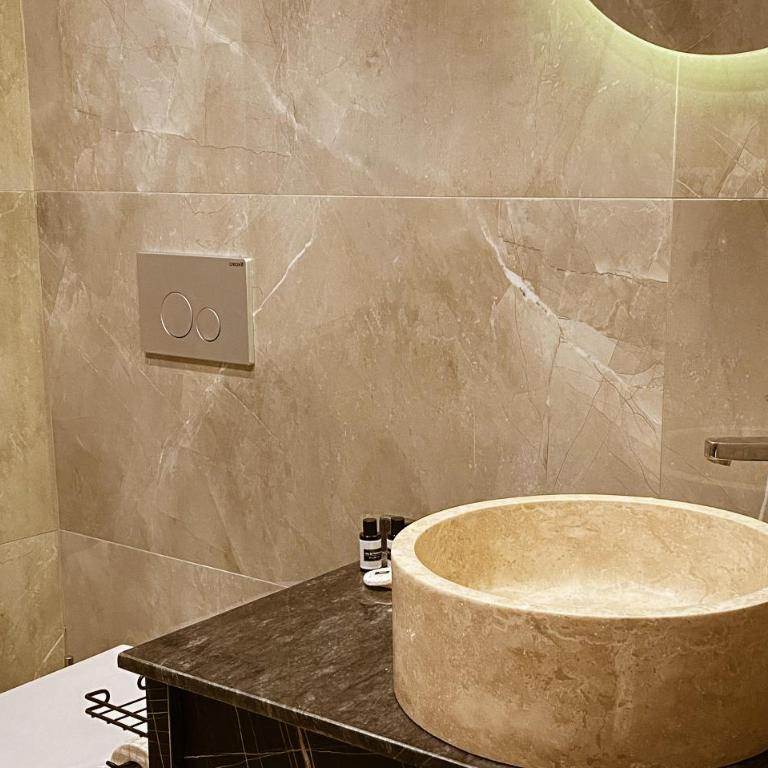 Viola Hotel Budva - One-Bedroom Apartment with Garden View - 3