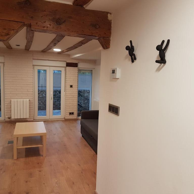 GUMERFLAT PATIO-Yaard, Parking &, WiFi Fibra Free, Downtown - Apartamento Estándar de 2 dormitorios - 2