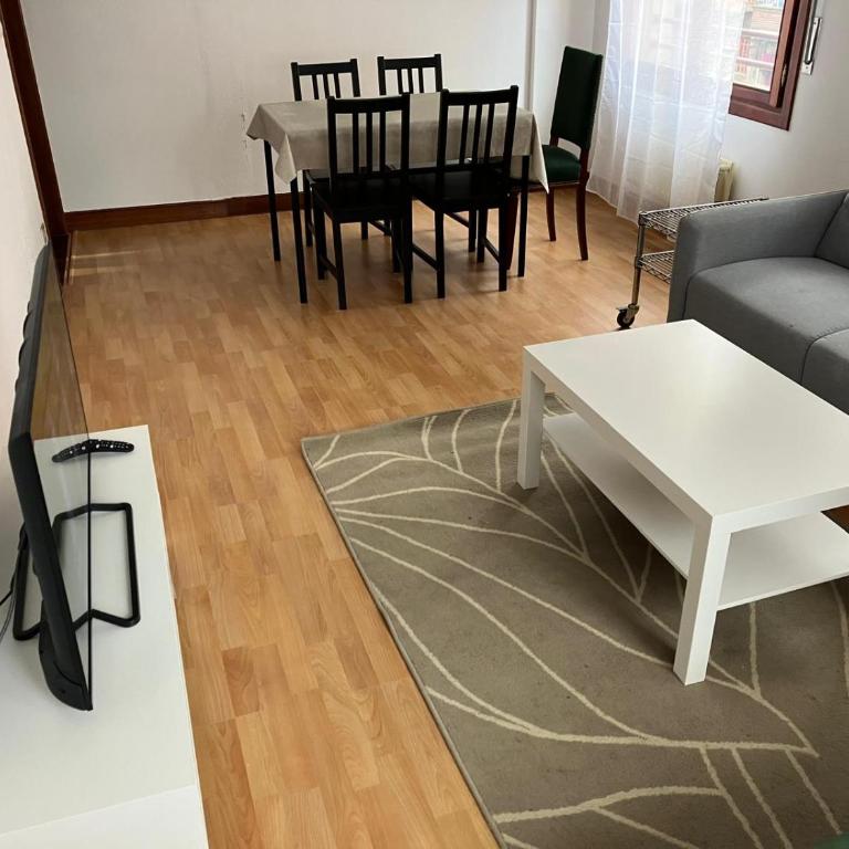 VT , Acogedora en barrio tranquilo con garaje - Two-Bedroom Apartment - 3