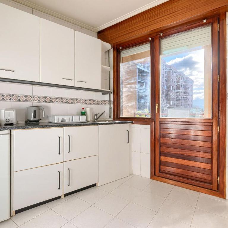 VT , Acogedora en barrio tranquilo con garaje - Two-Bedroom Apartment - 11