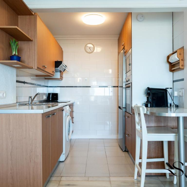 Marvelous views, pools, steps to the beach! - One-Bedroom Apartment with Balcony and Sea View - 9