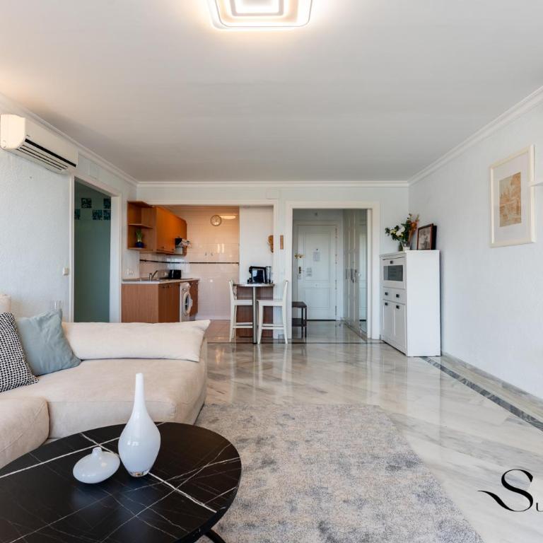 Marvelous views, pools, steps to the beach! - One-Bedroom Apartment with Balcony and Sea View - 16
