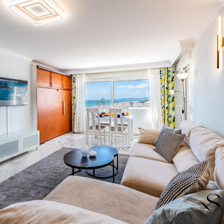 Marvelous views, pools, steps to the beach! - One-Bedroom Apartment with Balcony and Sea View - 3