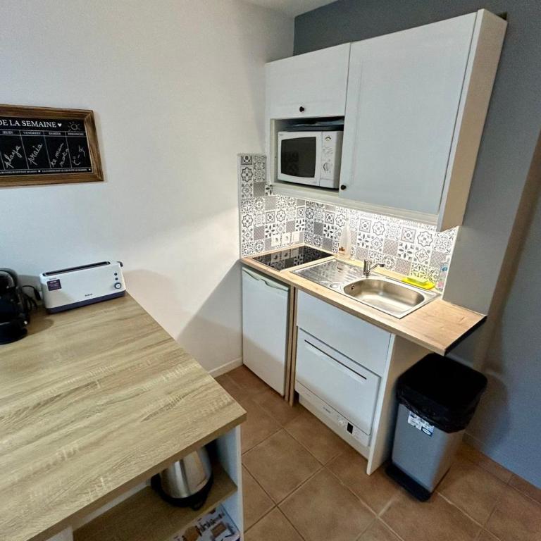 T2 with Sea View - Domaine de la Pinède - Heated Pool - One-Bedroom Apartment - 13