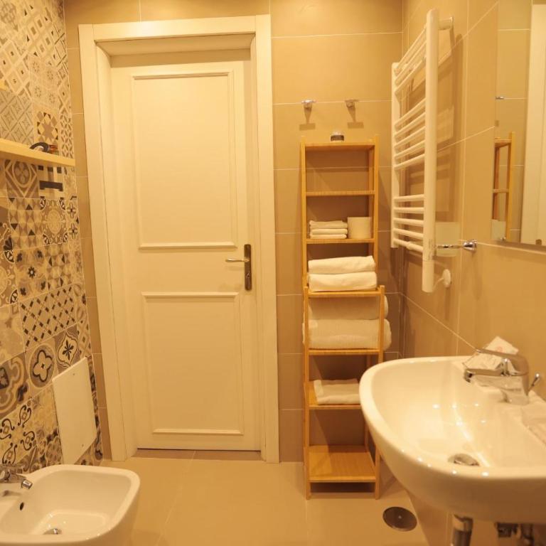 B&B Scarlatti 60 - Camera Tripla Superior - 11