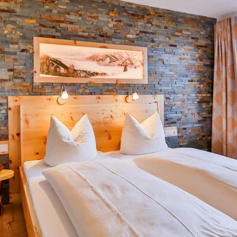 Simone's Platzerl - inklusive täglichem freien Eintritt Tauern Spa - nur 5 Gehminuten, Sommerkarte, privatem Garten mit Schwimmteich, Grill und Saunabereich - Deluxe Doppelzimmer mit Balkon - 1