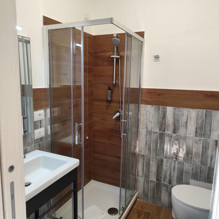 Hotel OC2 - Double Room with Private Bathroom - 2