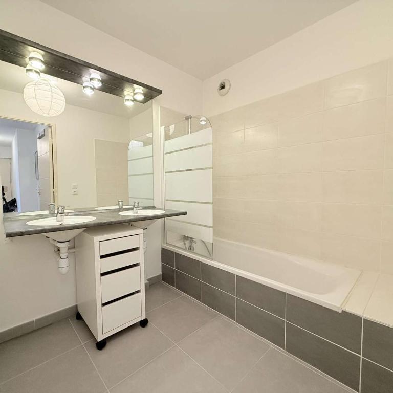 T3 L'Eden- piscine- clim- commerces - Appartamento con 2 Camere da Letto e Balcone - 9