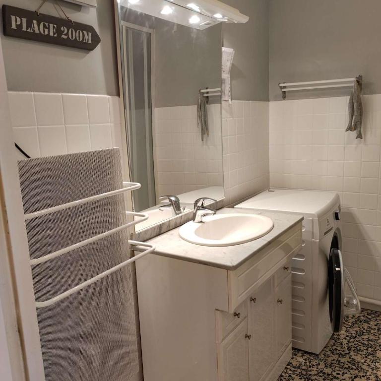 T2- Piscine- Commerces- Plages- Clim - Appartamento con 1 Camera da Letto con Balcone e Vista Città - 13